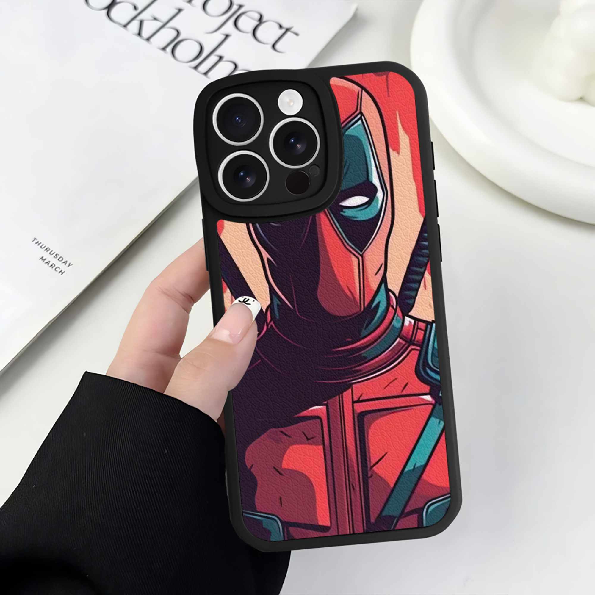 （画像用） Deadpool デッドプール 【iPhone 16シリーズ対応】シリコンスマホケース（レザー調） 材質：シリコン